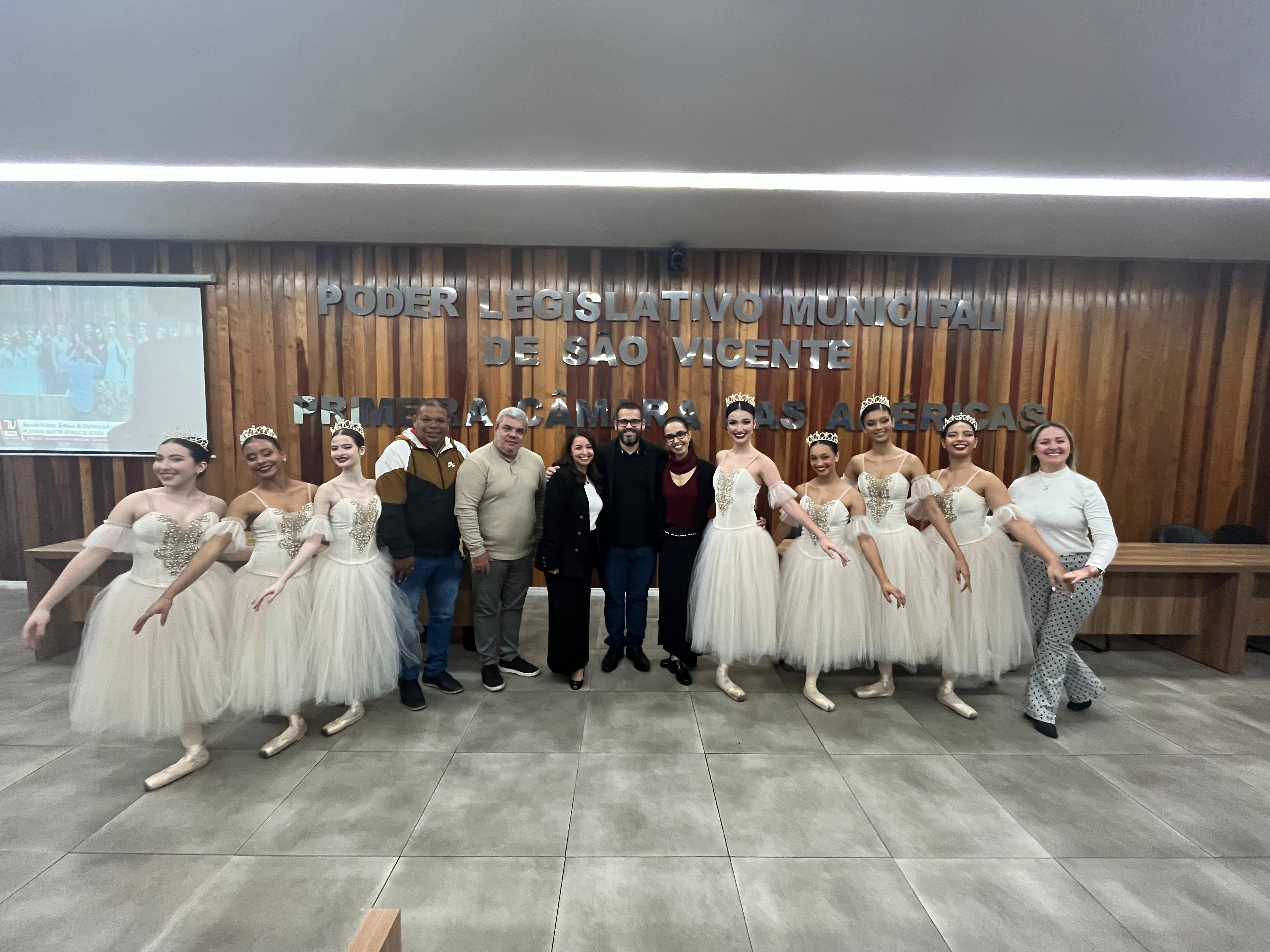 Academia Santana é homanageada por três décadas de arte em SV